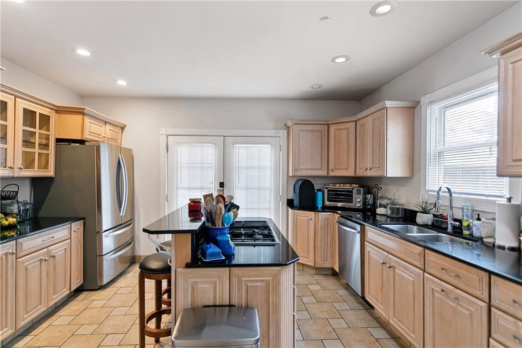 3527 Kenwood Avenue — photo 11