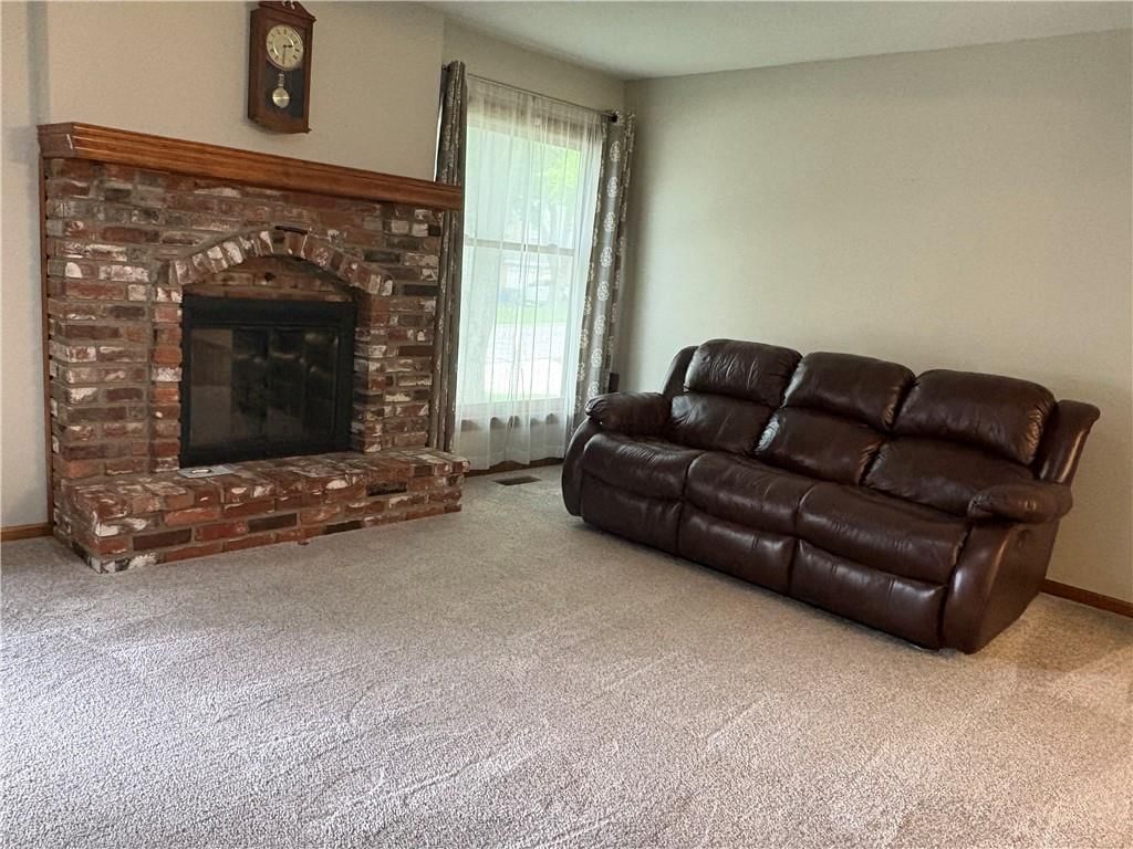 819 E Northview Street — photo 4