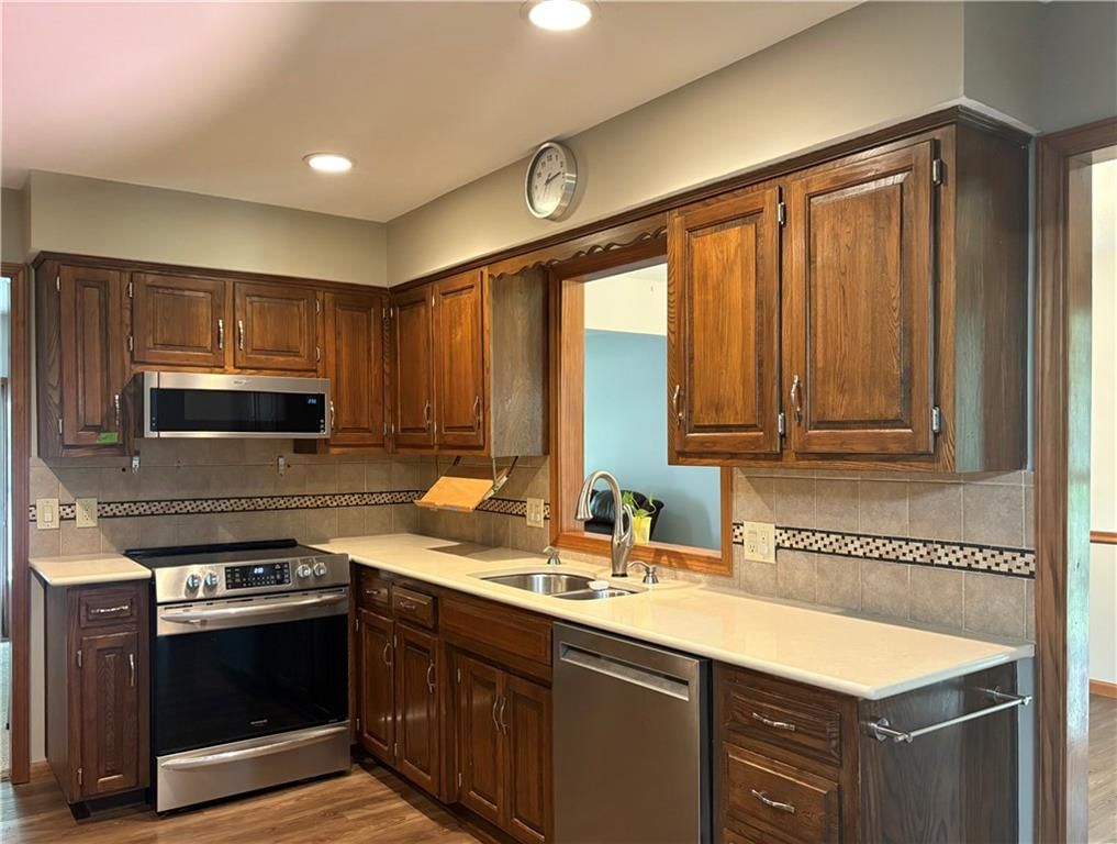 819 E Northview Street — photo 8