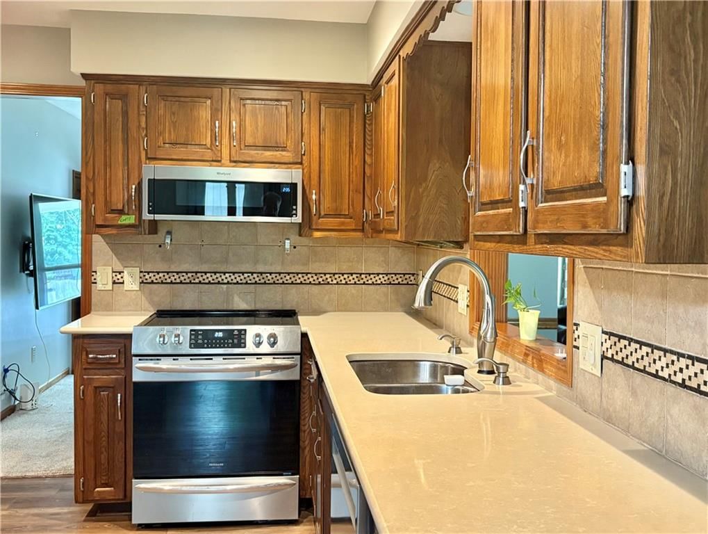 819 E Northview Street — photo 9