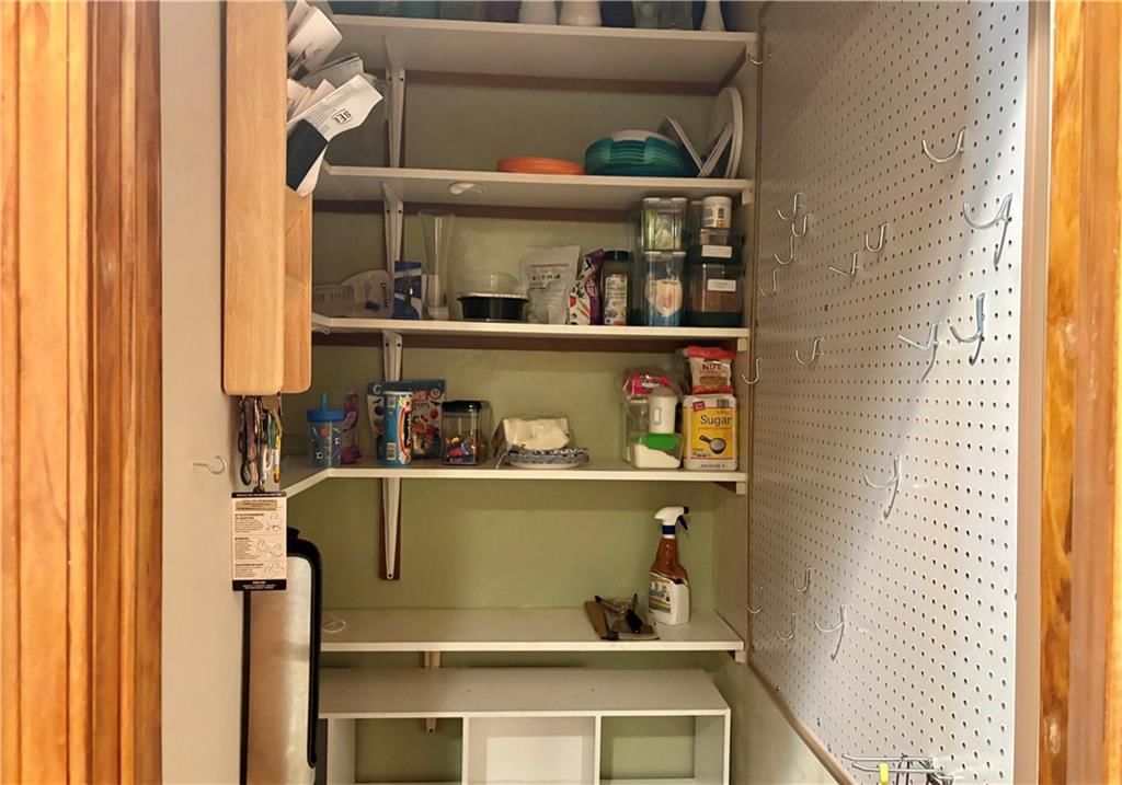 819 E Northview Street — photo 11