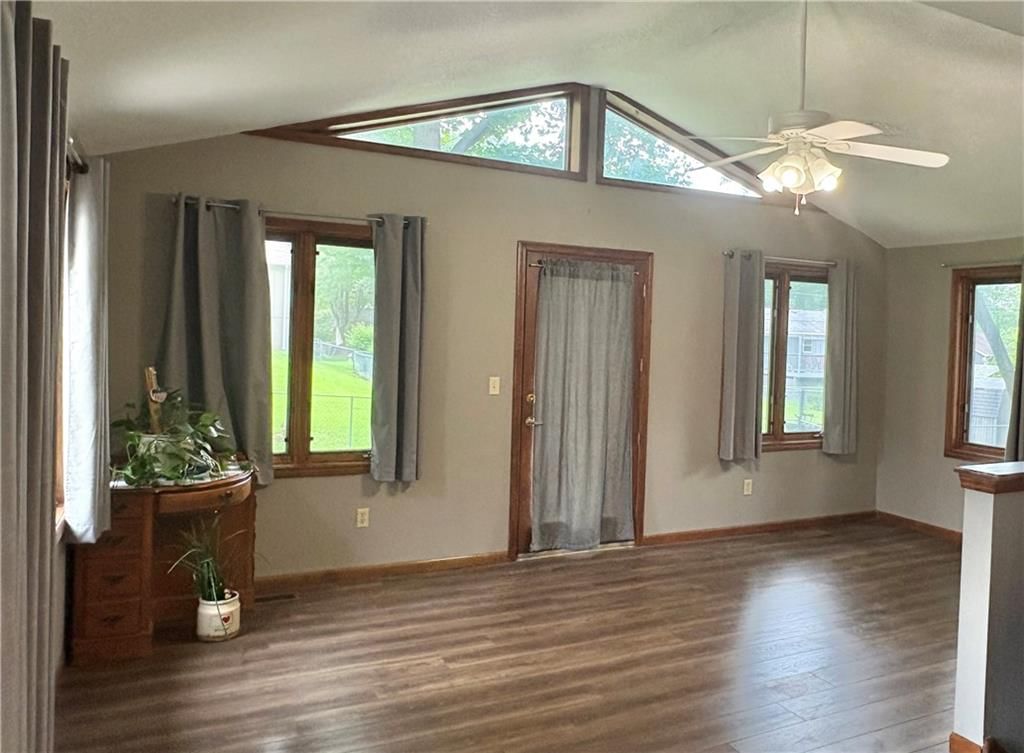 819 E Northview Street — photo 12