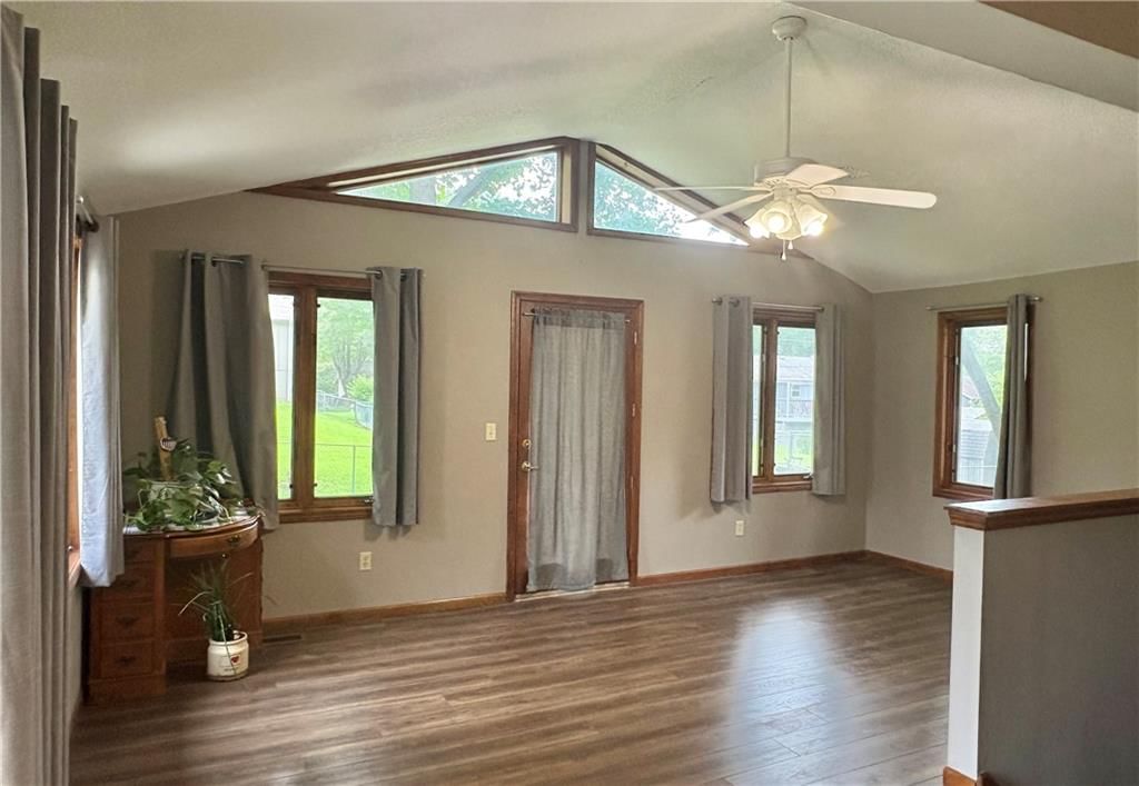 819 E Northview Street — photo 13