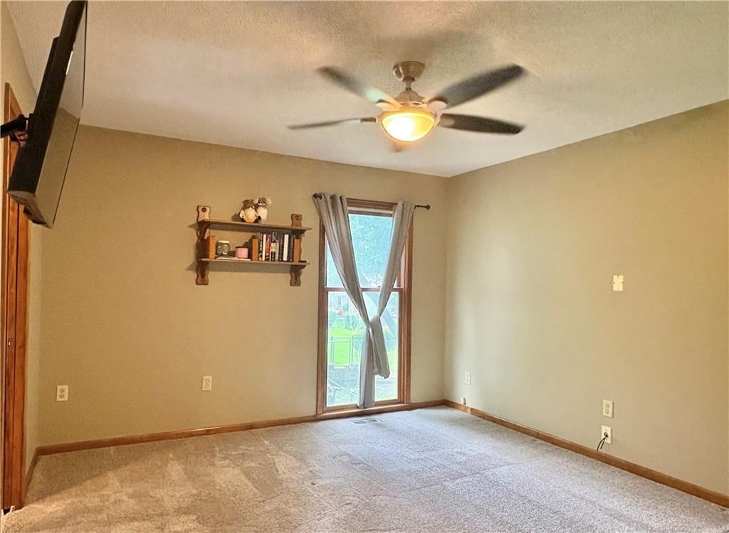819 E Northview Street — photo 17