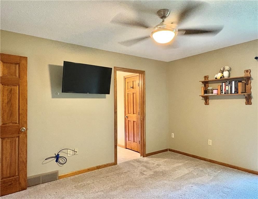 819 E Northview Street — photo 18