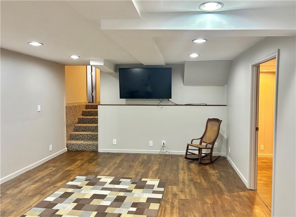 819 E Northview Street — photo 27