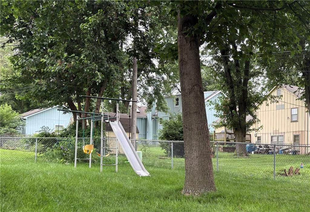 819 E Northview Street — photo 29