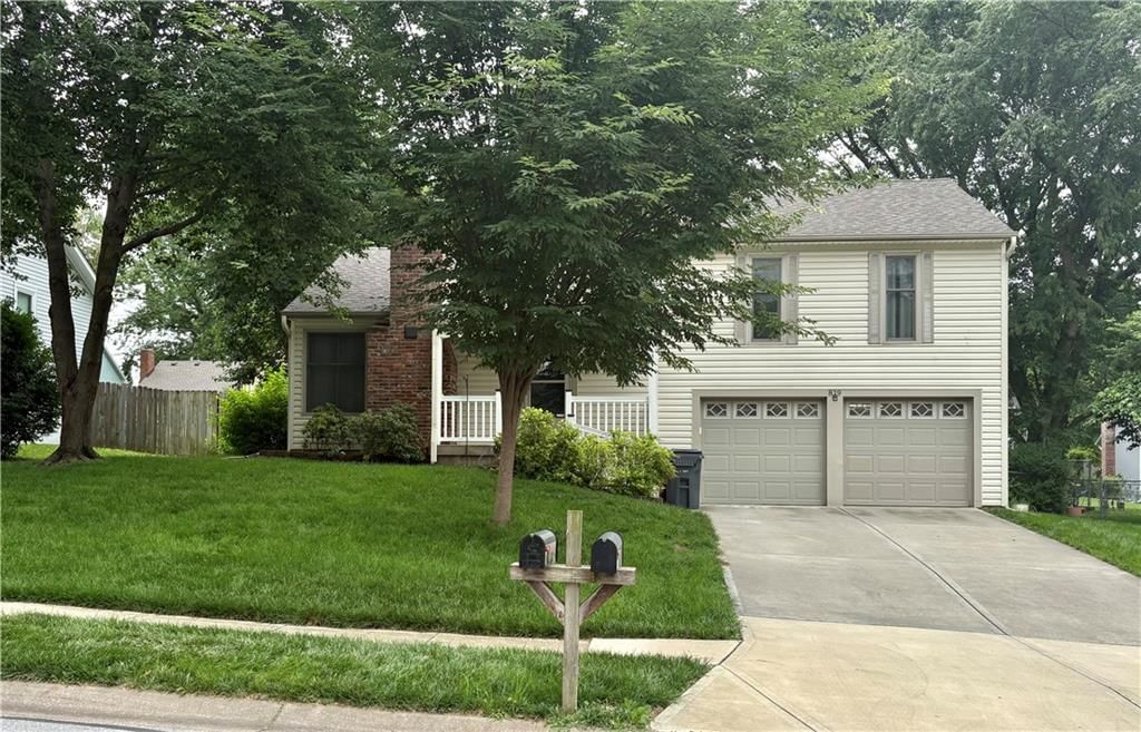 819 E Northview Street — photo 32