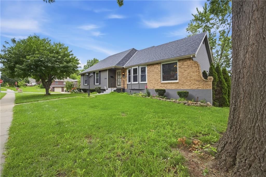 3800 NE Shady Lane Drive — photo 4