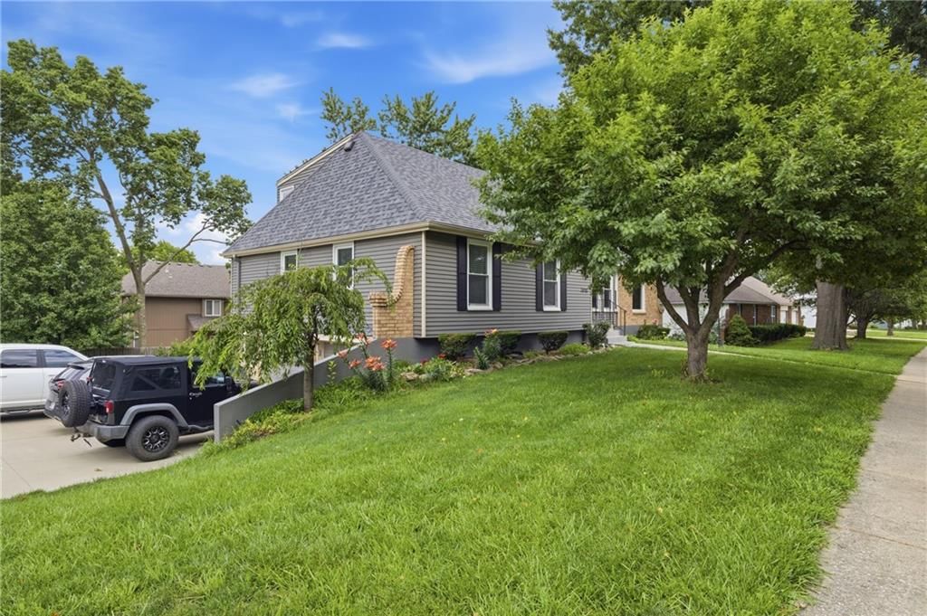 3800 NE Shady Lane Drive — photo 5