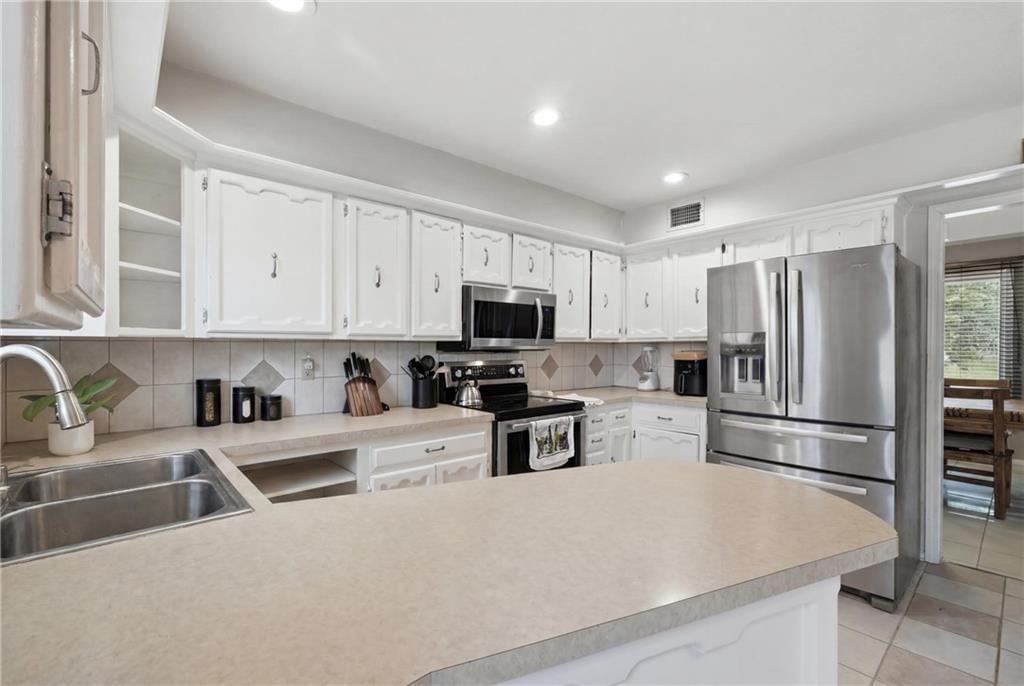 3800 NE Shady Lane Drive — photo 11