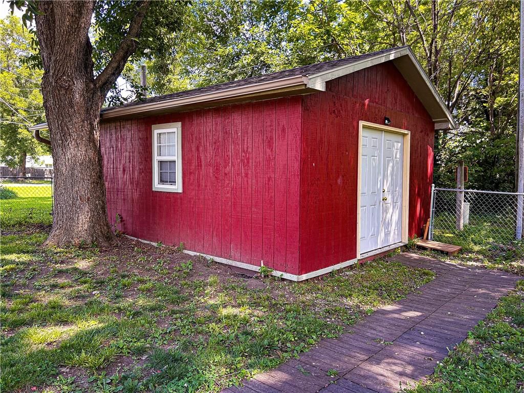 613 E Market Street — photo 32