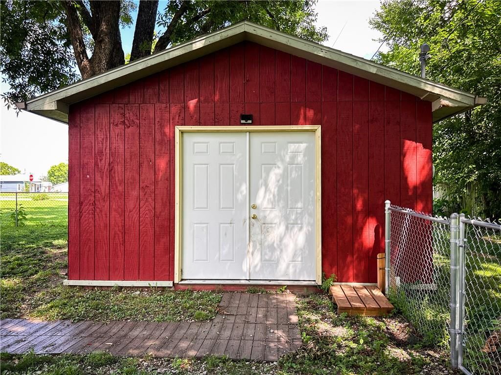 613 E Market Street — photo 33
