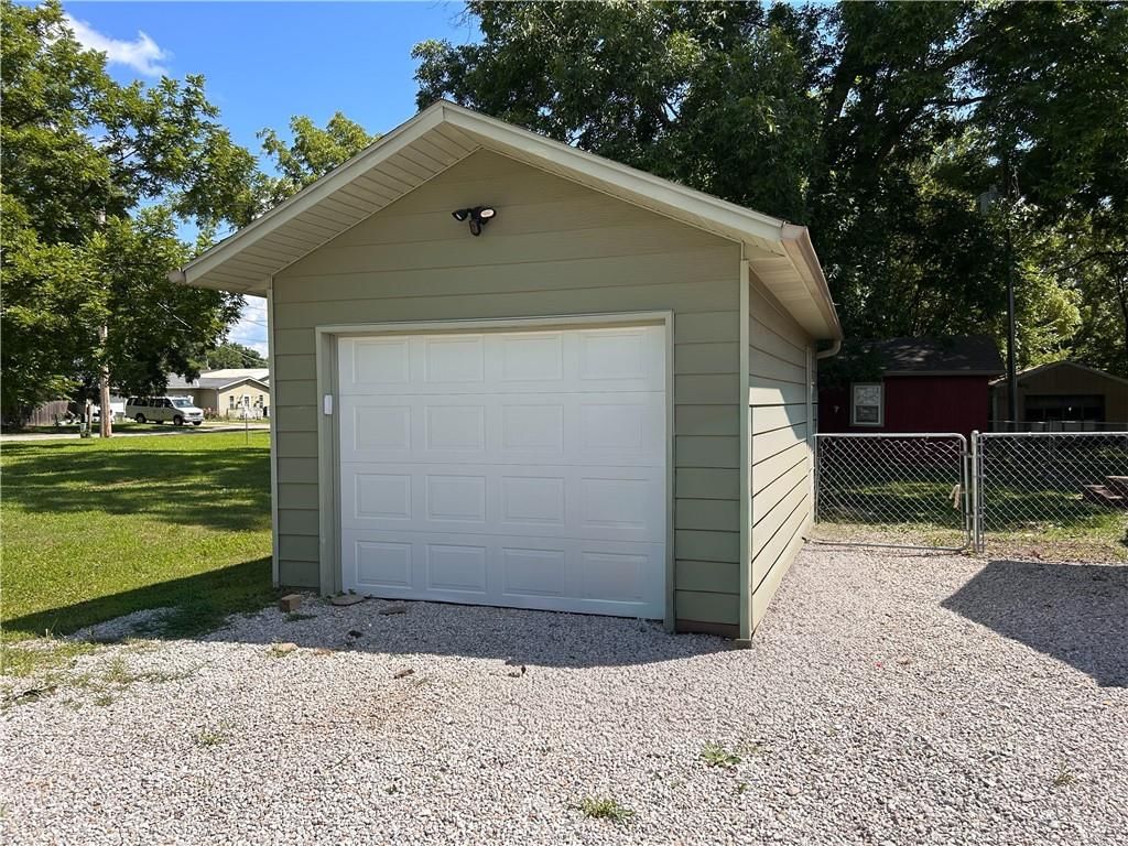 613 E Market Street — photo 34