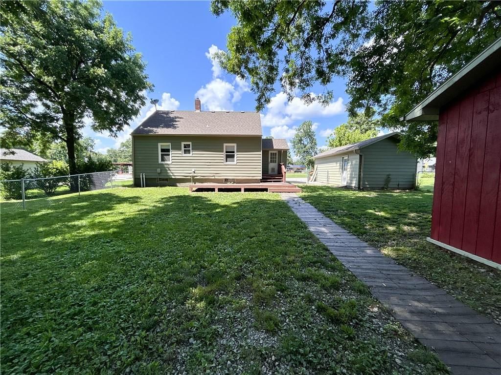 613 E Market Street — photo 39