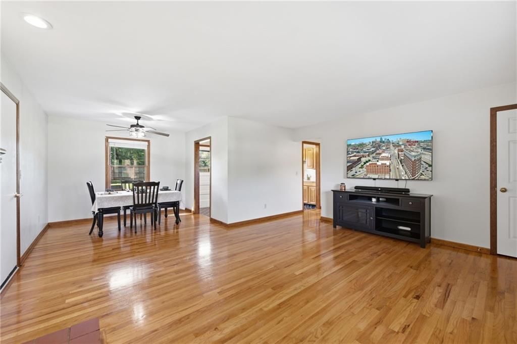 11935 W 70th Street — photo 6