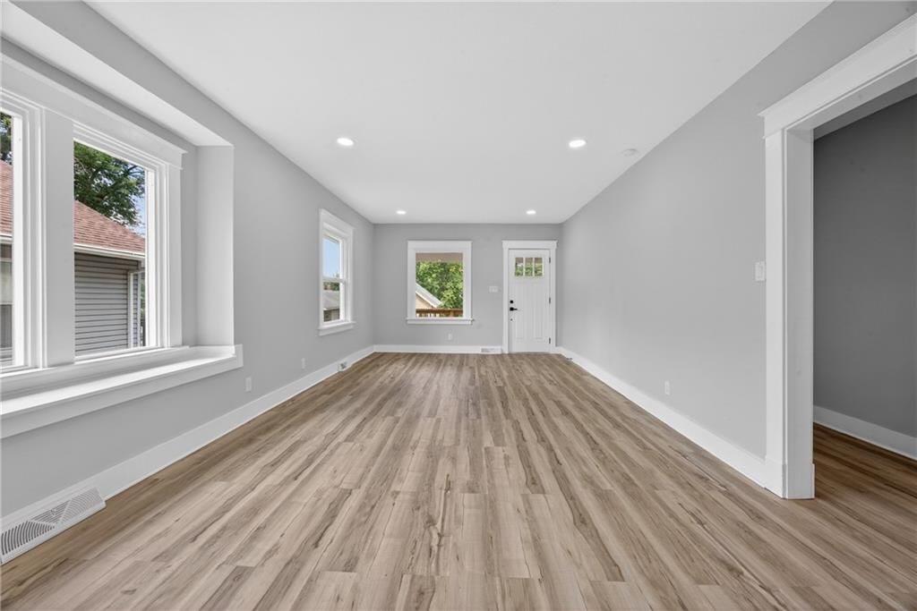 1815 S overton Avenue — photo 9