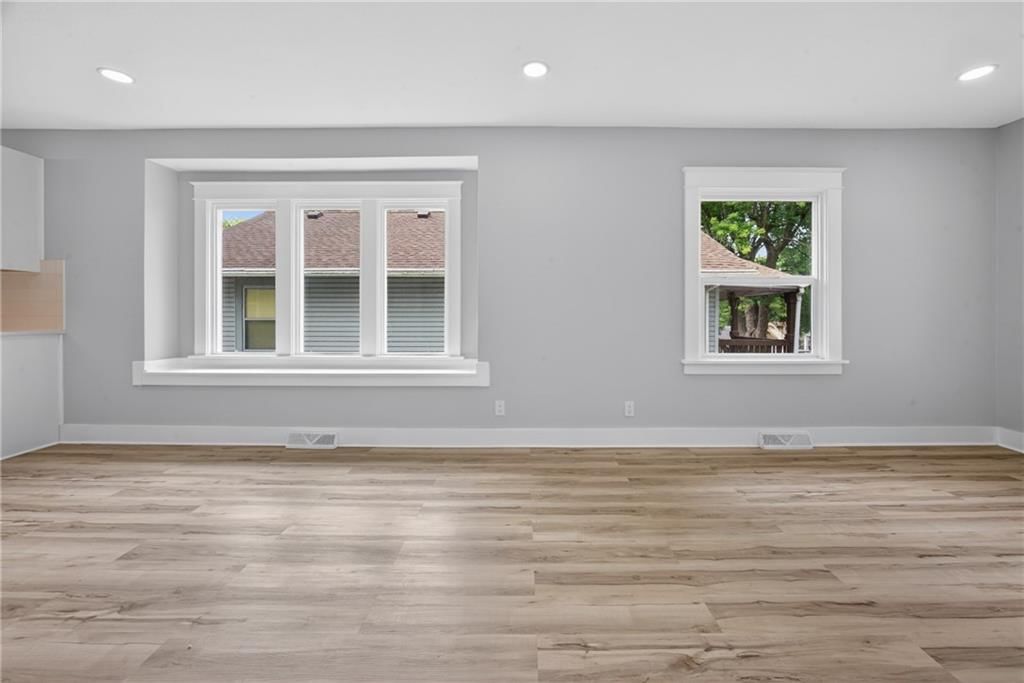 1815 S overton Avenue — photo 12