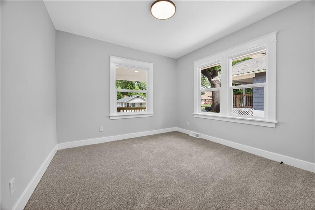 1815 S overton Avenue — photo 20