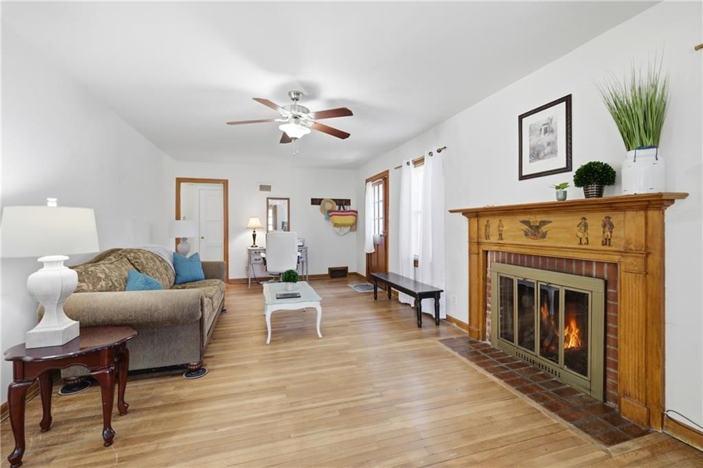 5341 N SPRUCE Avenue — photo 4