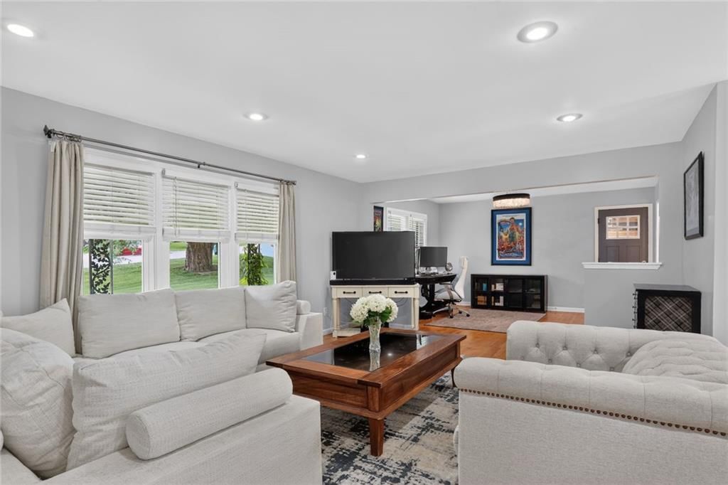 2400 W 103RD Street — photo 3