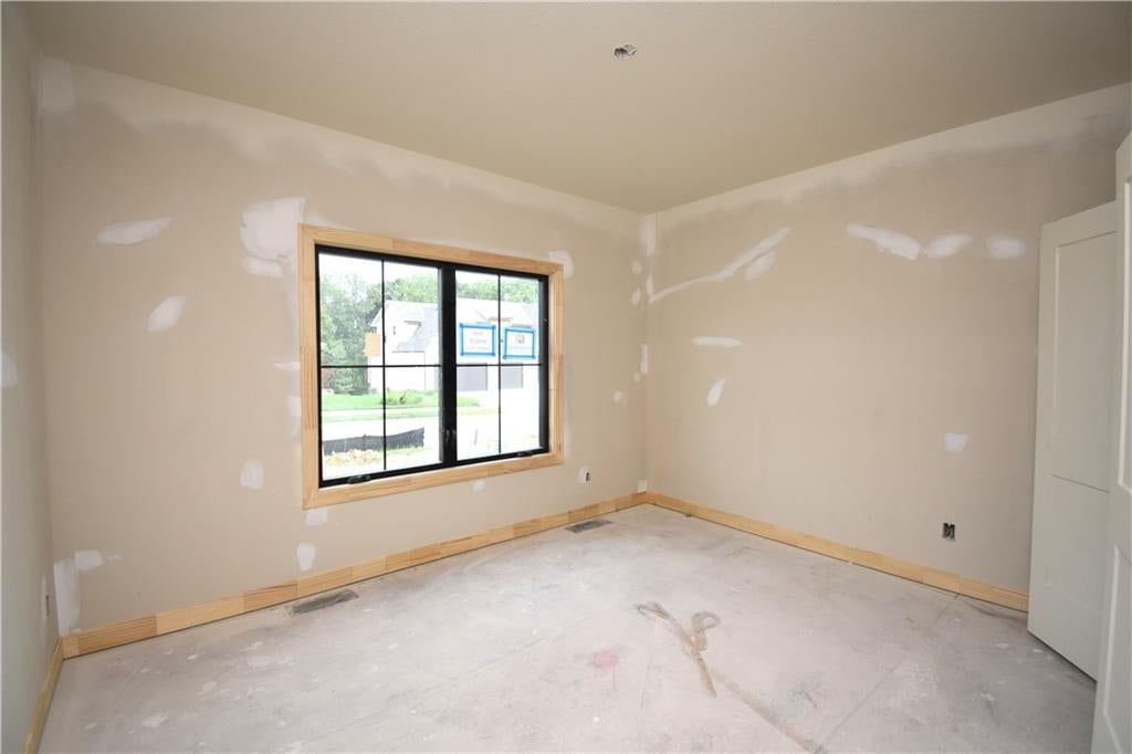 7633 N Booth Avenue — photo 5