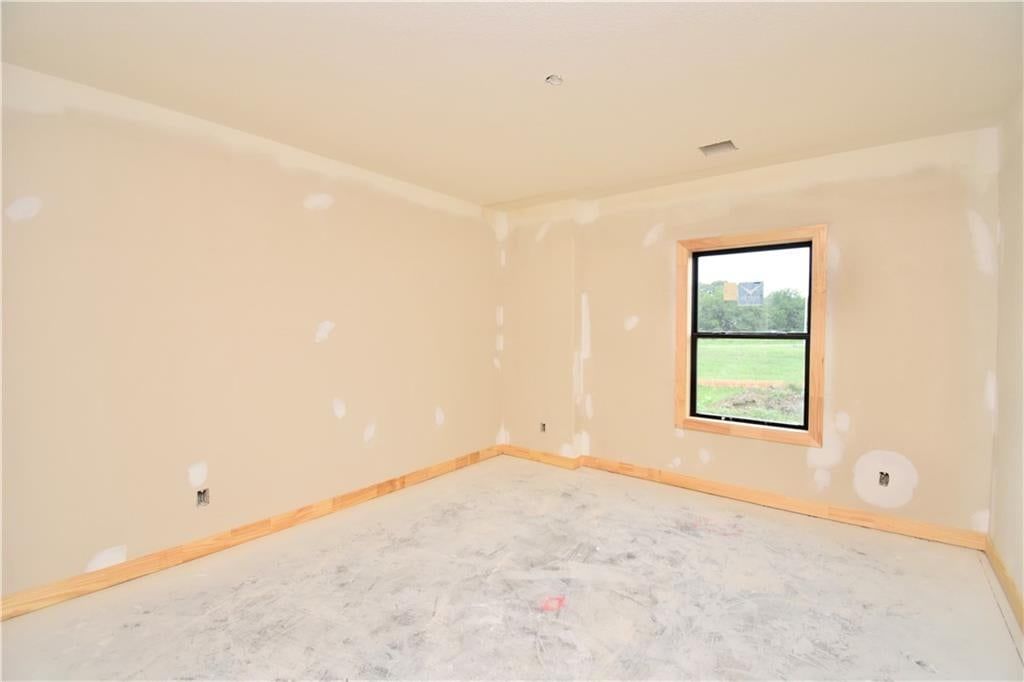 7633 N Booth Avenue — photo 32