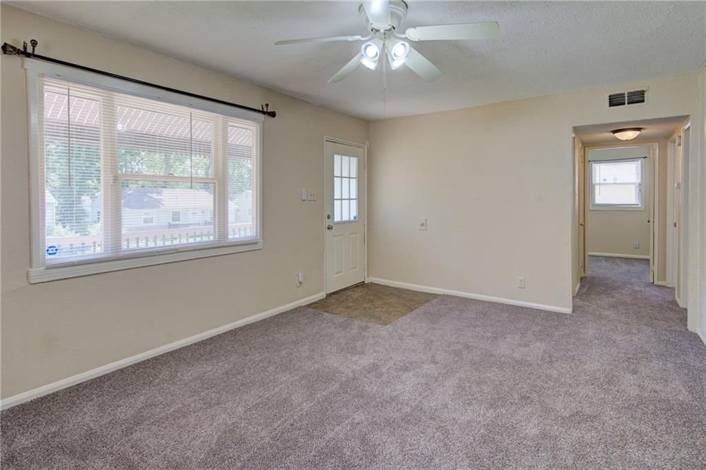 2312 Englewood Court — photo 4