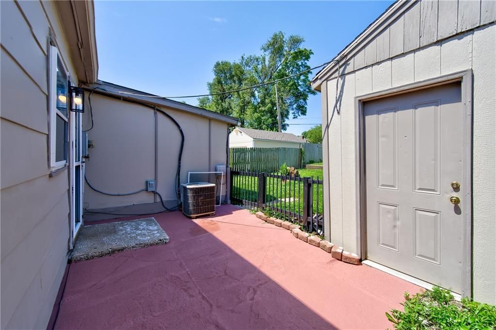 2312 Englewood Court — photo 18