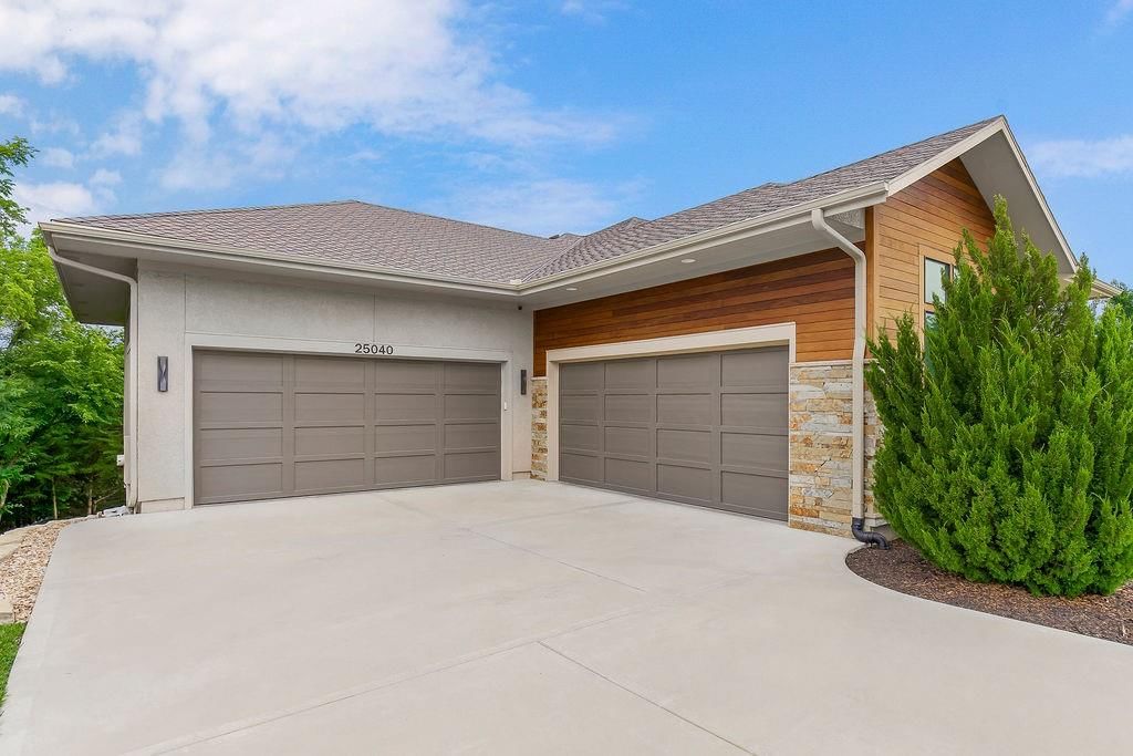 25040 W 105th Terrace — photo 58