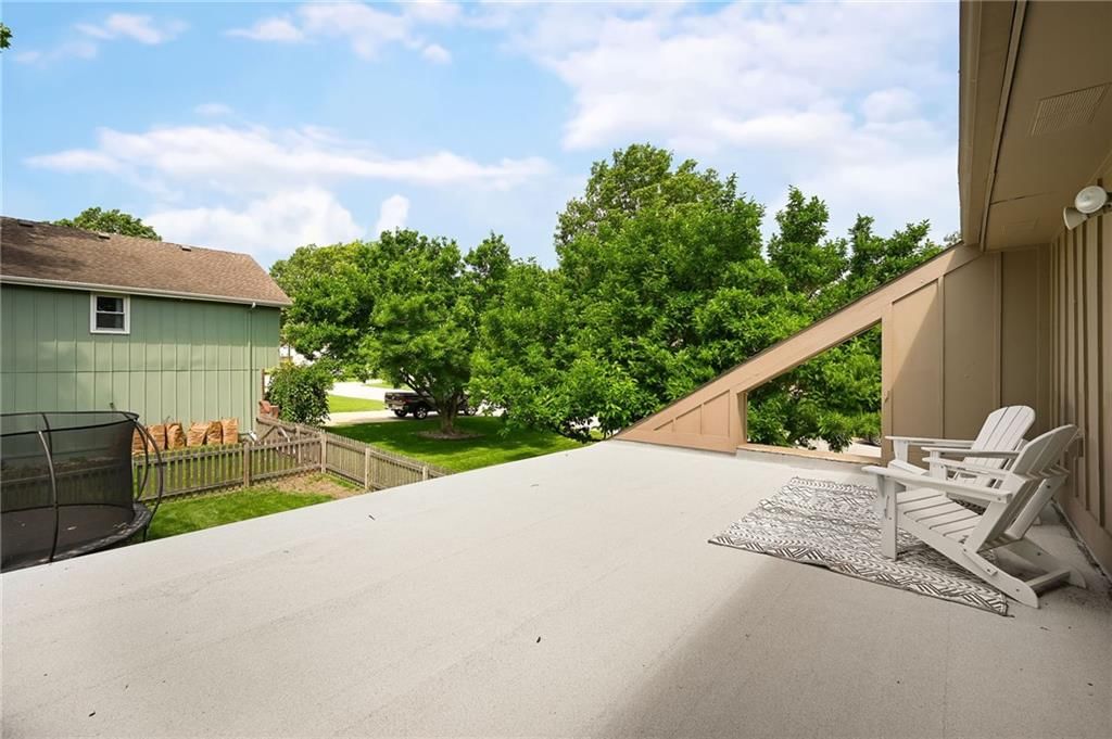 500 NE Clubhouse Drive — photo 16