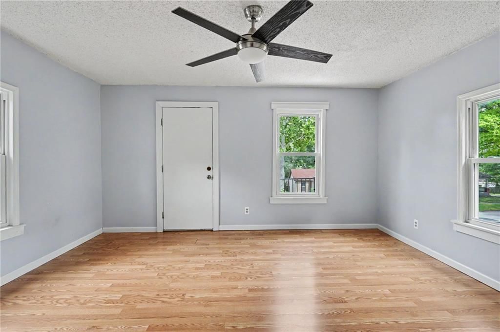 907 N Broadway Street — photo 24
