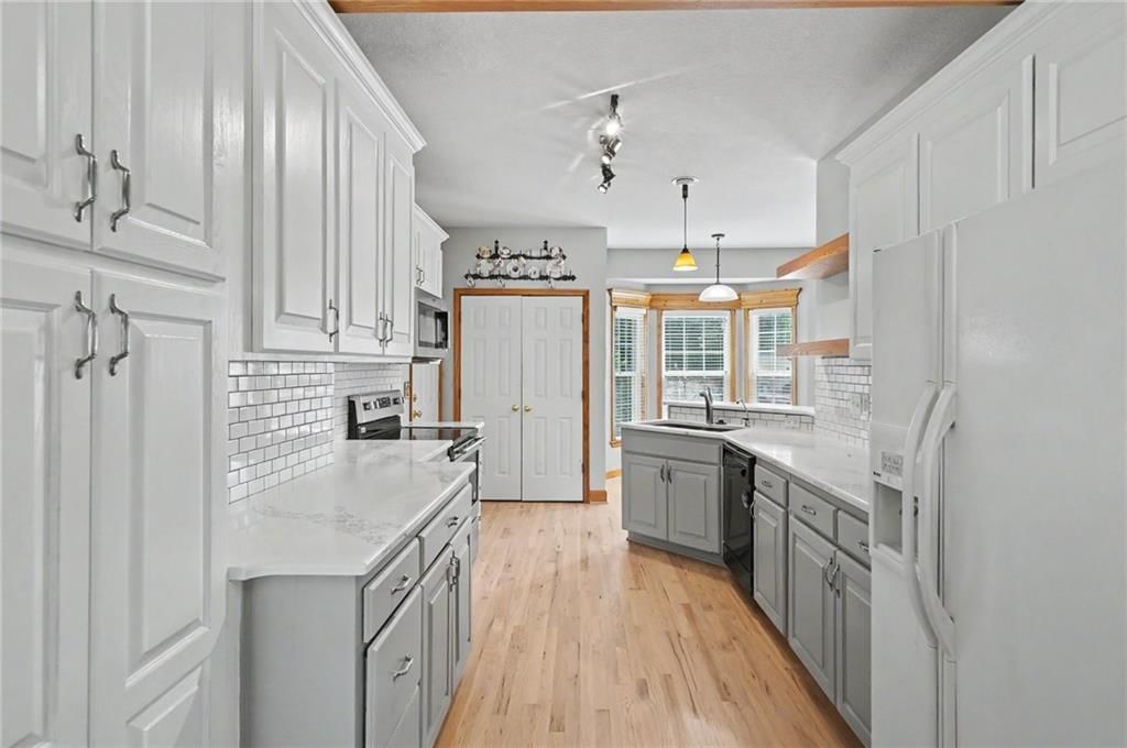 809 E 13th Street — photo 22