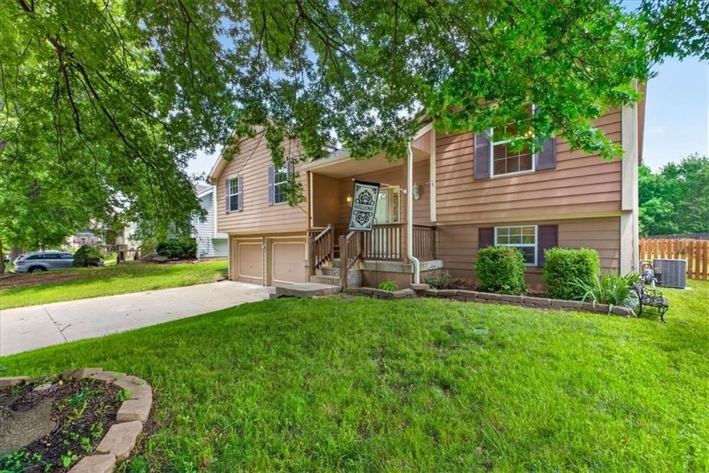 1029 SE Granada Drive — photo 3