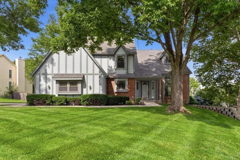 8700 W 113th Street, Overland Park, KS