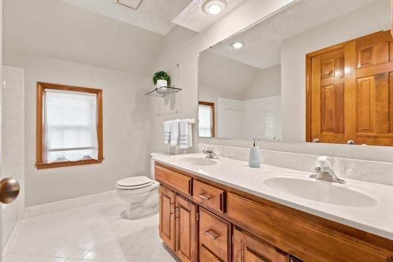 8700 W 113th Street — photo 39