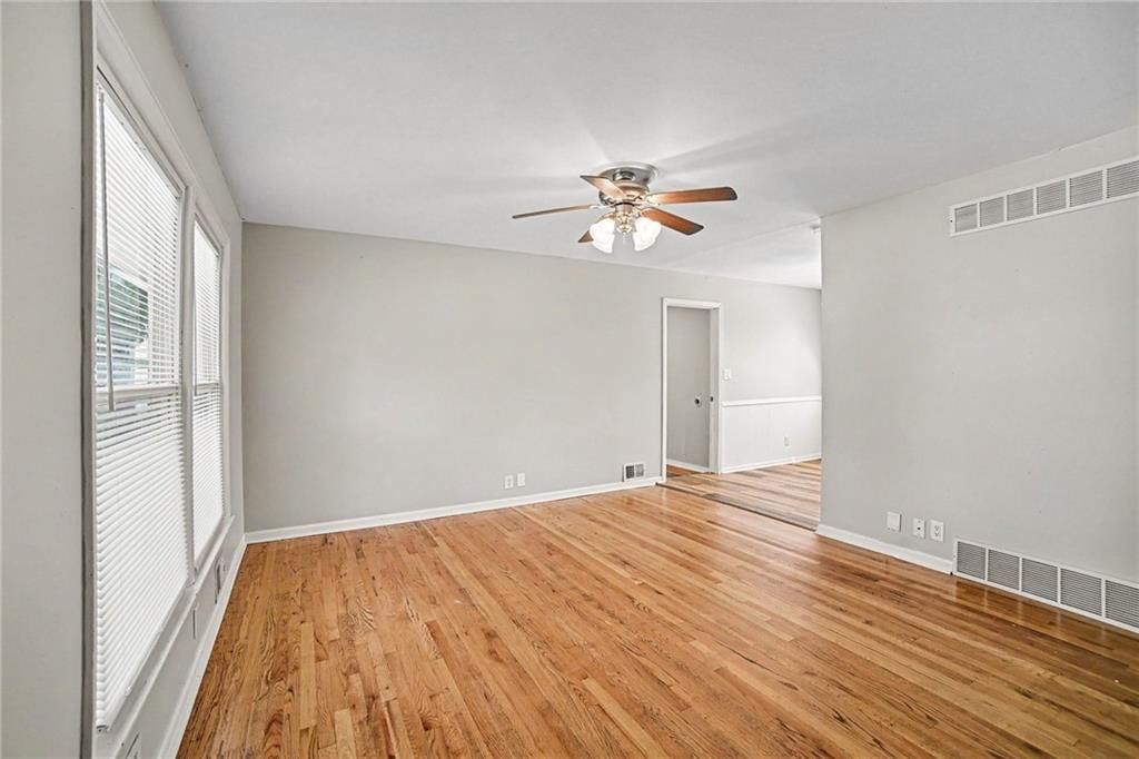 Photo 5 of 17 - 1501 Johnston Street, Liberty, MO 64068