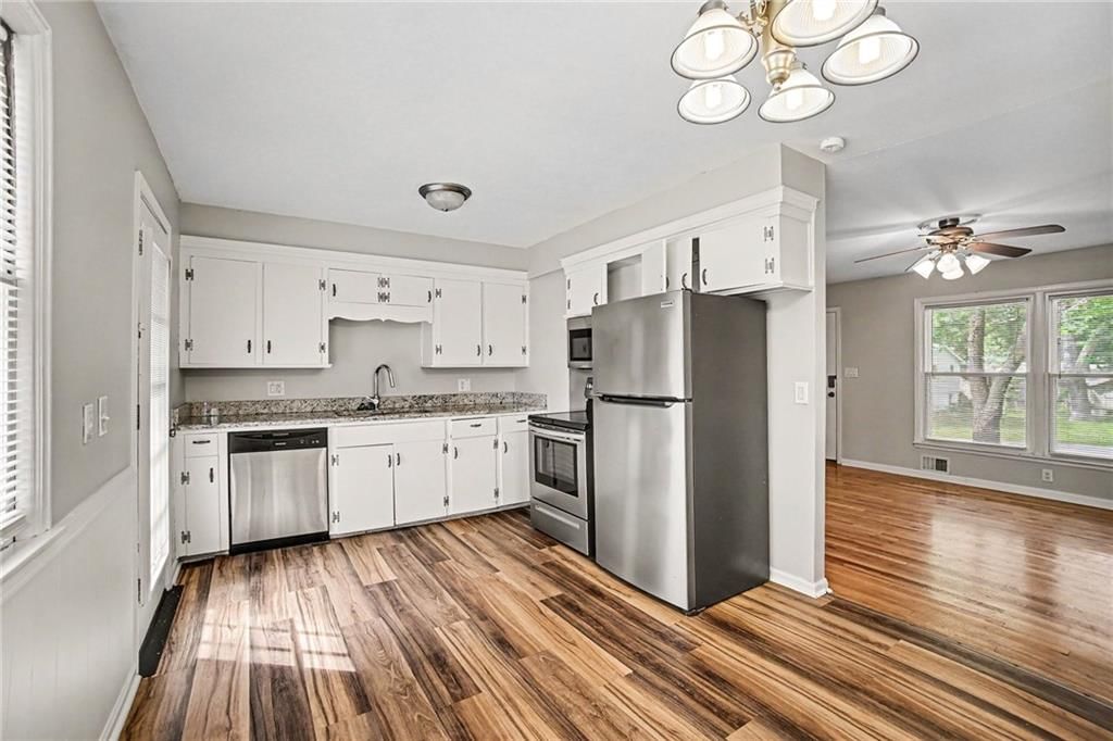 Photo 7 of 17 - 1501 Johnston Street, Liberty, MO 64068
