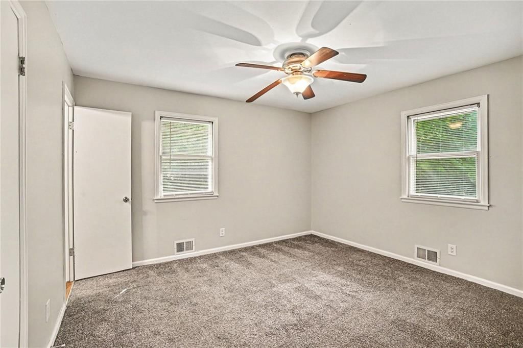 Photo 8 of 17 - 1501 Johnston Street, Liberty, MO 64068