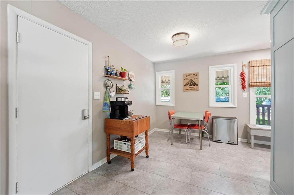 9908 Harrison Street — photo 8