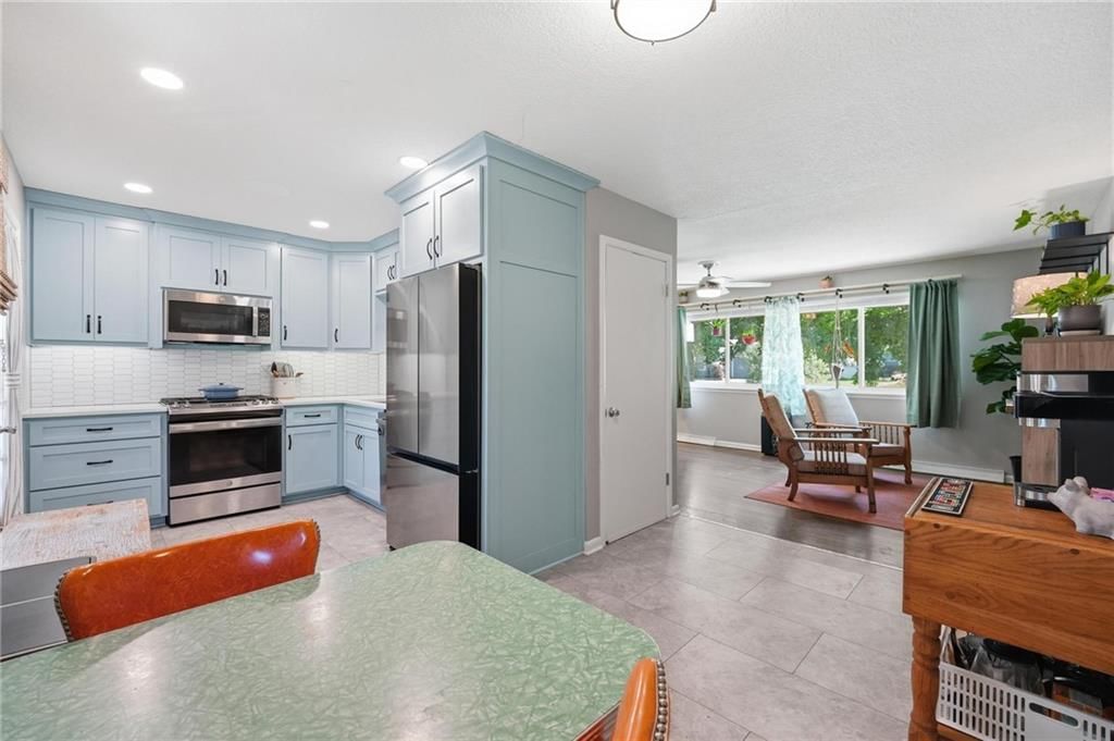 9908 Harrison Street — photo 10