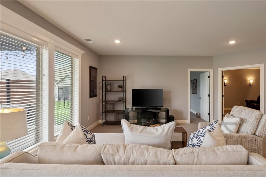 8905 N Donnelly Avenue — photo 28
