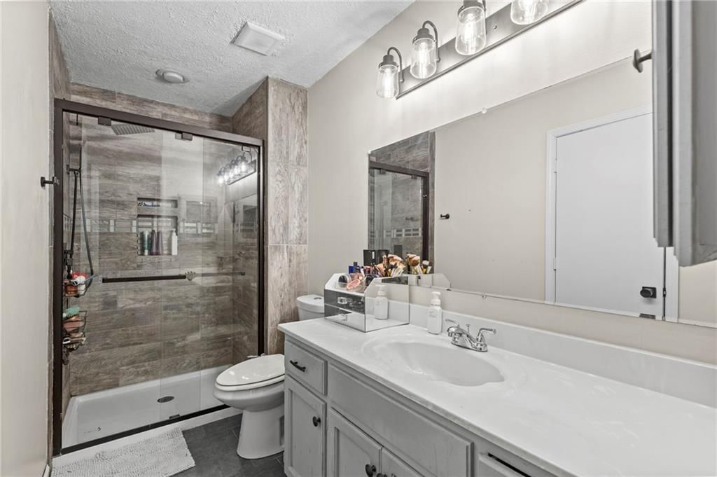 2043 NE Patterson Drive — photo 11