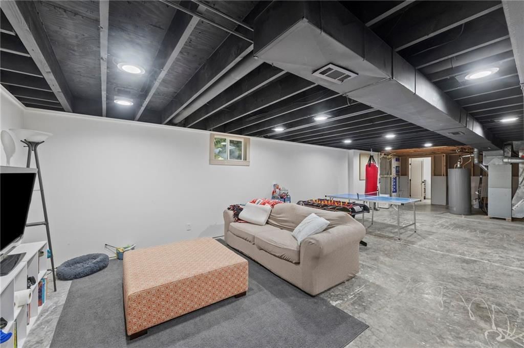 2043 NE Patterson Drive — photo 17