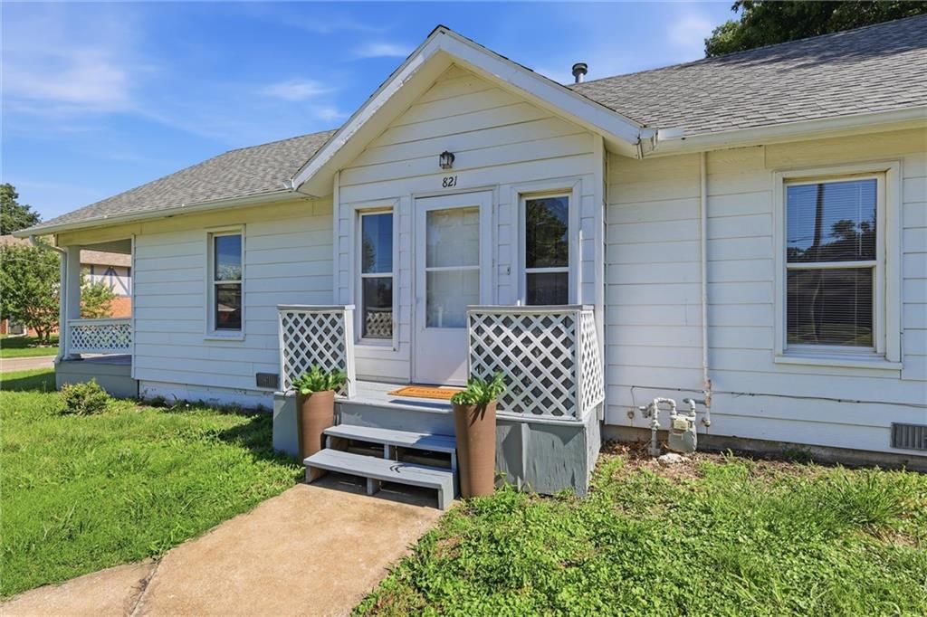 821 W 10th Street, Ottawa, KS