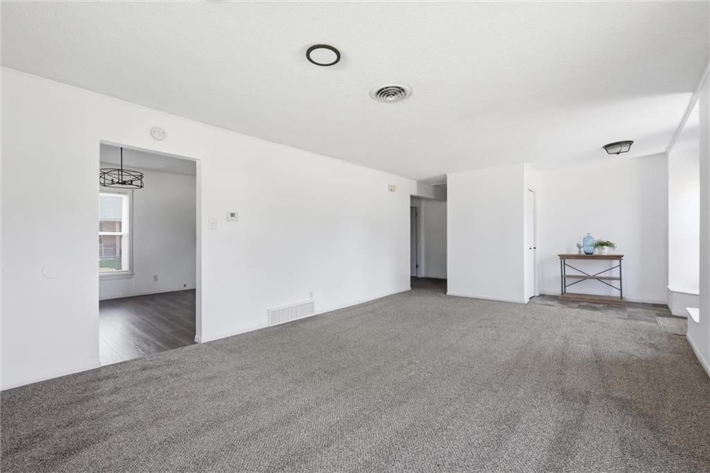 821 W 10th Street — photo 7