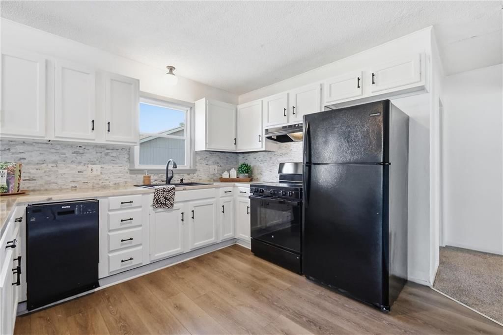 821 W 10th Street — photo 10