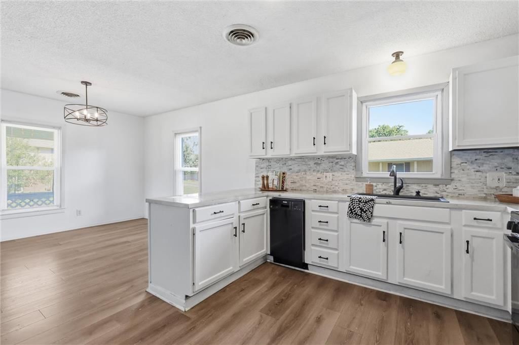 821 W 10th Street — photo 12
