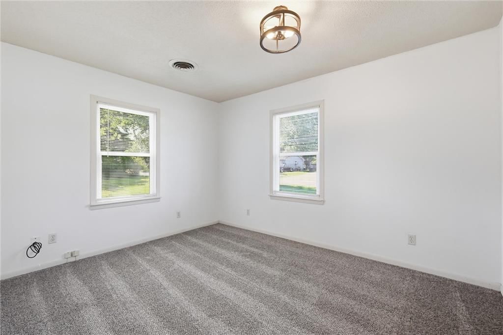 821 W 10th Street — photo 14