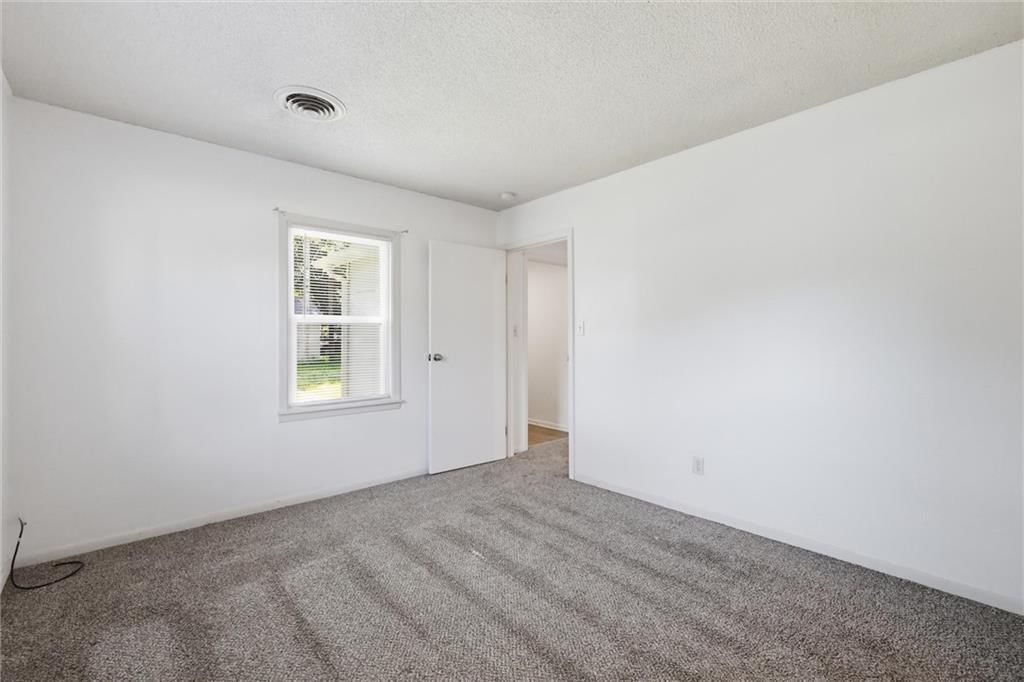821 W 10th Street — photo 17